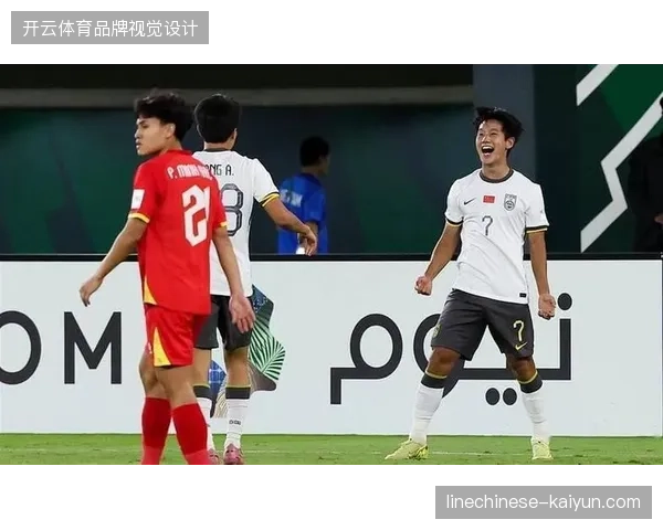 亚洲球队实力差距依然明显，日本队通过传控足球完全压制对手防线